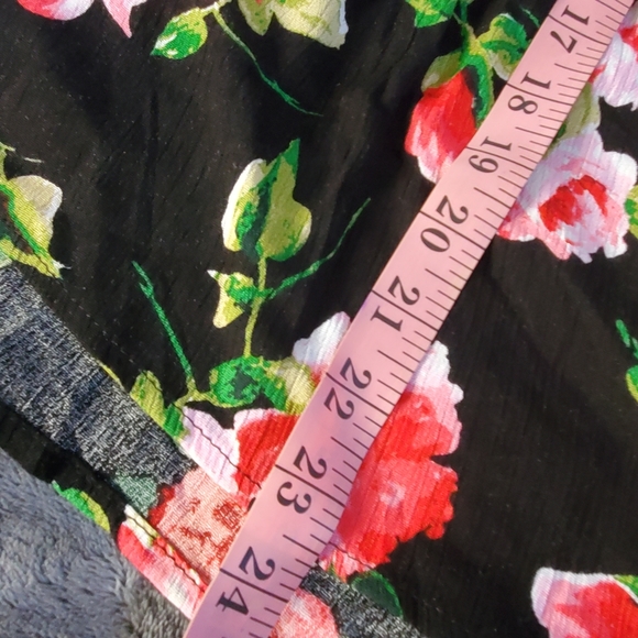 Floral Top - Picture 7 of 7